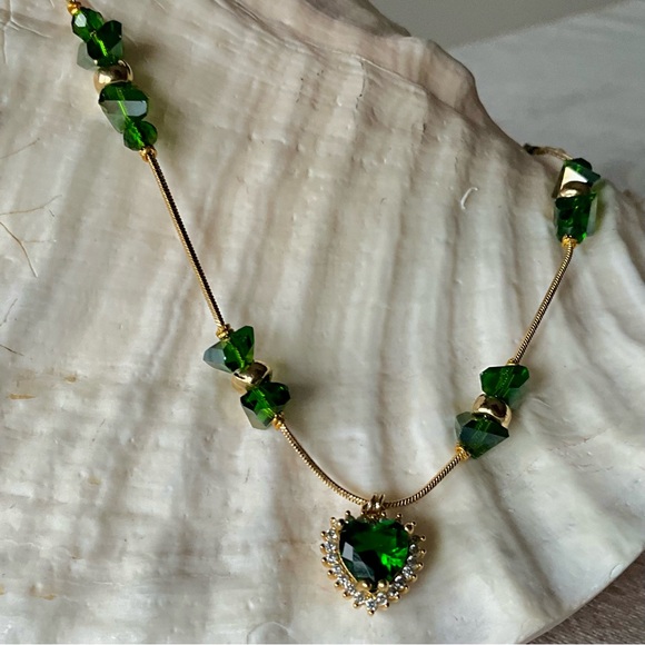 Green Heart shaped necklaces with natural stones - Picture 4 of 12